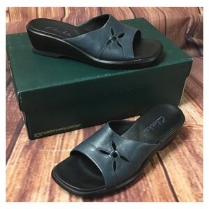 CLARKS “Rebecca” Navy Blue Leather wedged Slip-On